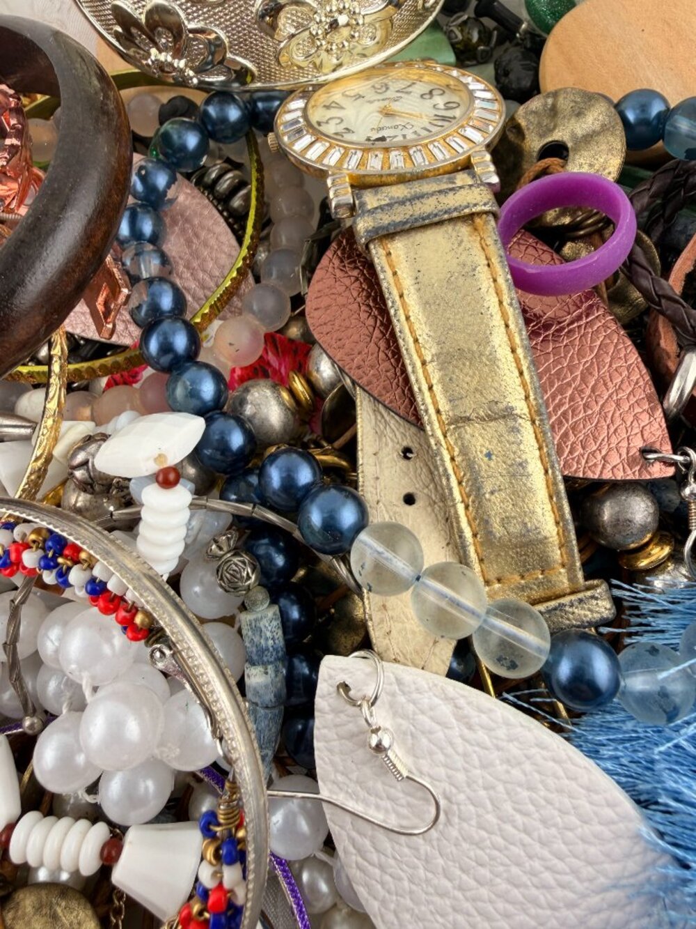 3 full pounds of Wearable Fashion and Modern Costume Jewelry! - Picture 5 of 6